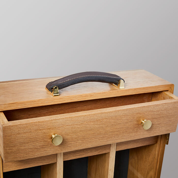 SS-G-4008 Gentlemans Companion box showing handle detail
